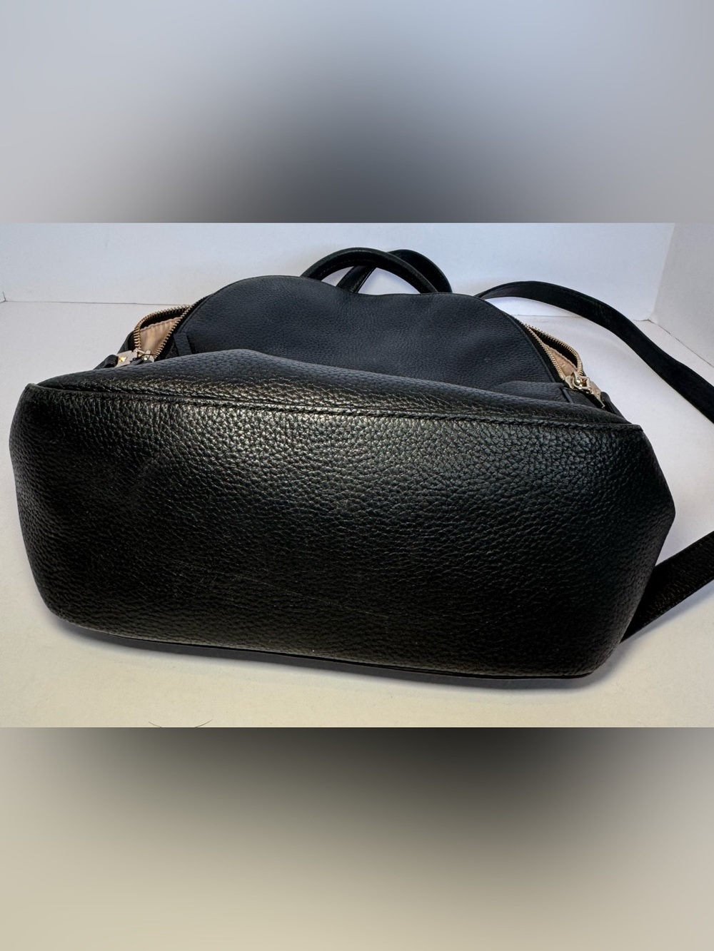 Kate Spade medium backpack in black pebbled leather with gold-tone hardware - Picture 6 of 10